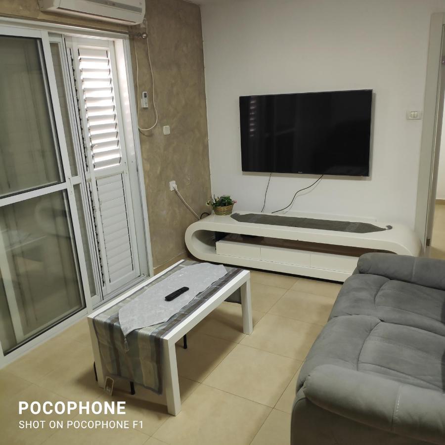 Ferienwohnung סוויטה של אלון Arad Exterior foto